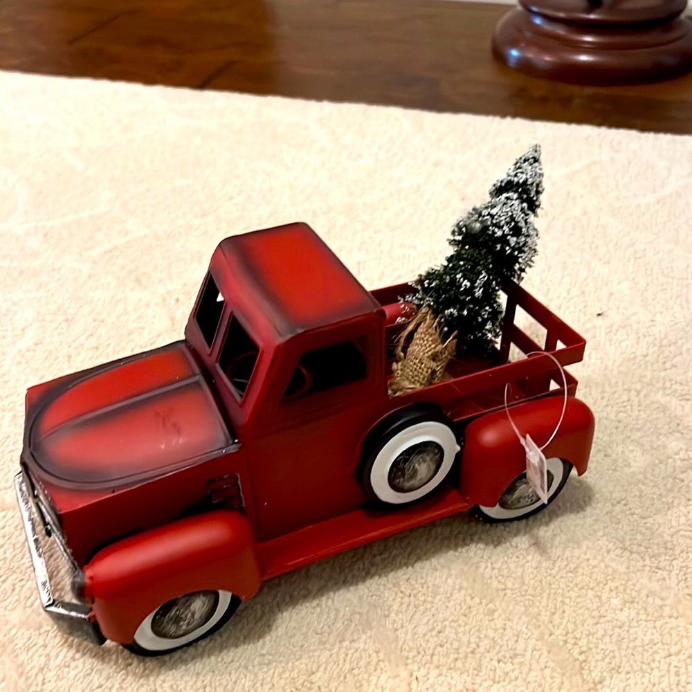 🚘 Old Timey Tin Red Farmhouse Truck - Picture 1 of 4